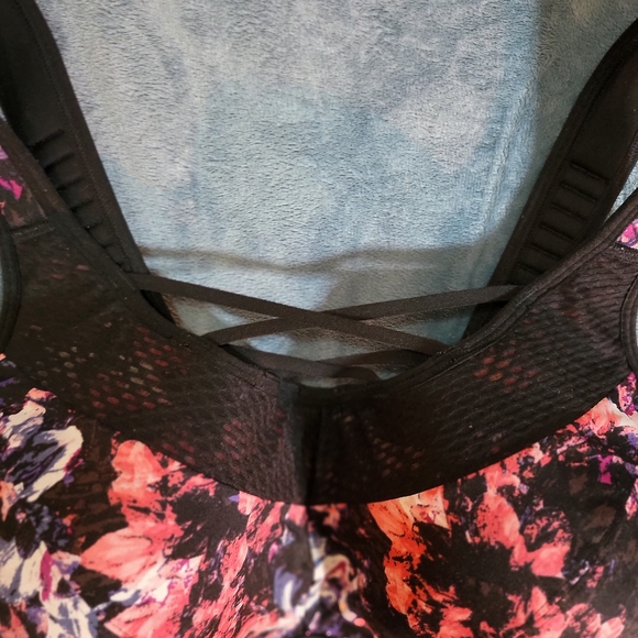 Livi Active Vibrant Floral Sports Bra Adjustable Shoulder Straps Size 32 DD - Picture 16 of 16